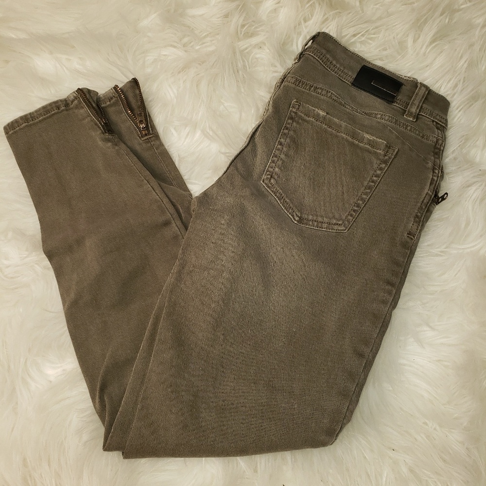 Zara Basic olive green pants. Size 2